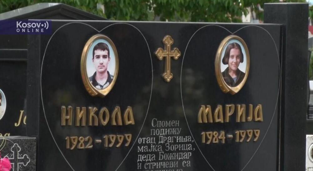 SINA POZNAO PO KRSTIĆU, ĆERKU PO LANČIĆU Dragiša i Zorica žive za to da im na grobu poljube sliku, NATO bomba im uzela oboje dece