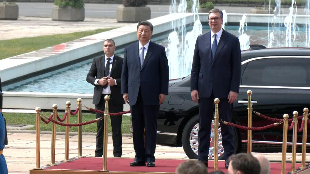 UŽIVO, DOBRO DOŠAO, PREDSEDNIČE SI! Predsednik Vučić svečano dočekao kineskog predsednika ispred Palate Srbija uz himne i gardu