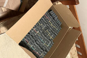 POLICIJA ZAPLENILA VIŠE OD 260.000 TABLETA: Ovo su sve pronašli u stanu u Zemunu, muškarcu određeno zadržavanje (FOTO)