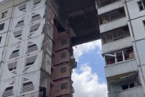 GRANATIRAN BELGOROD! Projektil PREPOLOVIO zgradu: Jezive scene sa LICA MESTA (VIDEO)
