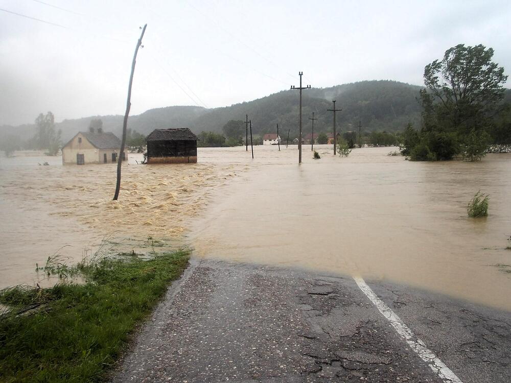 NEBO SE OTVORILO, REKE PODIVLJALE, NASTAO JE POTOP Poplave iz 2014. ne zaboravljaju u lozničnom kraju: Bilo, ne ponovilo se! FOTO