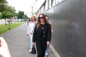 U PORODILIŠTE STIGLE I RODIĆKE! Majka Danijela sa Bojanom i Natašom stigla u bolnicu, osmeh ne skidaju sa lica (FOTO)