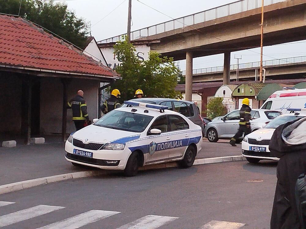 &quot;UKUPNO 9 OSOBA EVAKUISANO IZ SUDARENIH VOZOVA&quot; Ministar Dačić stigao na mesto nesreće: Jake policijske snage na terenu (FOTO)