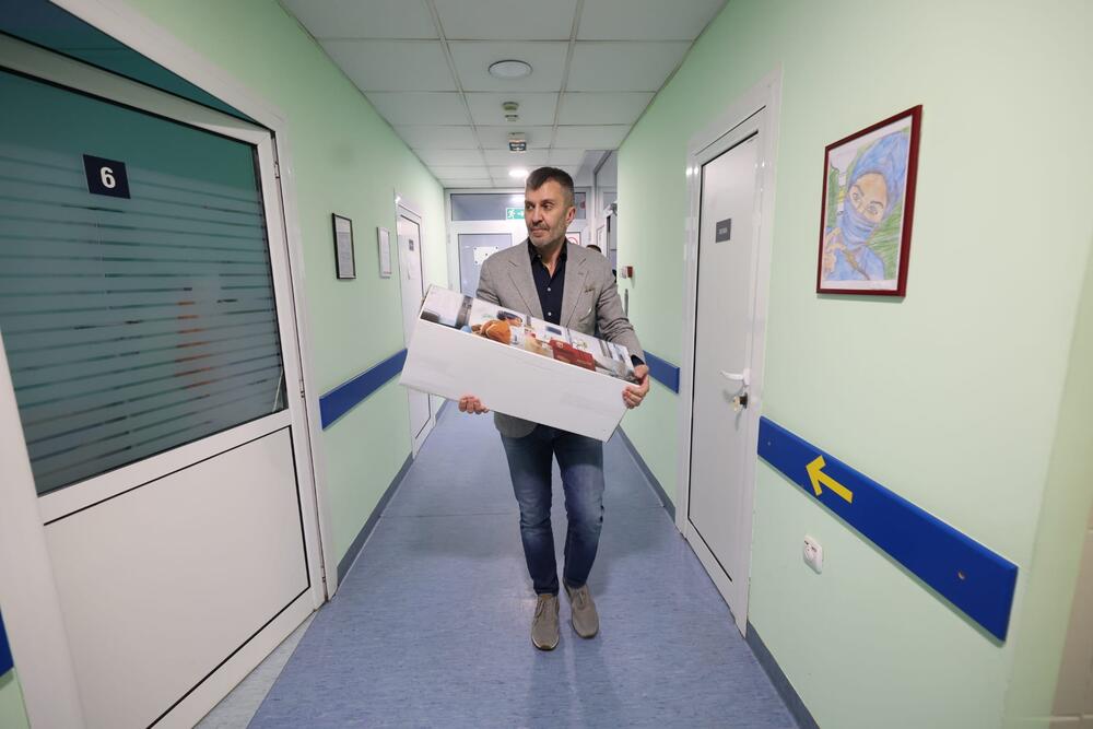 Zoran Đorđević je posetio i darivao poklone malim pacijentima koji se suočavaju sa ozbiljnim bolestima