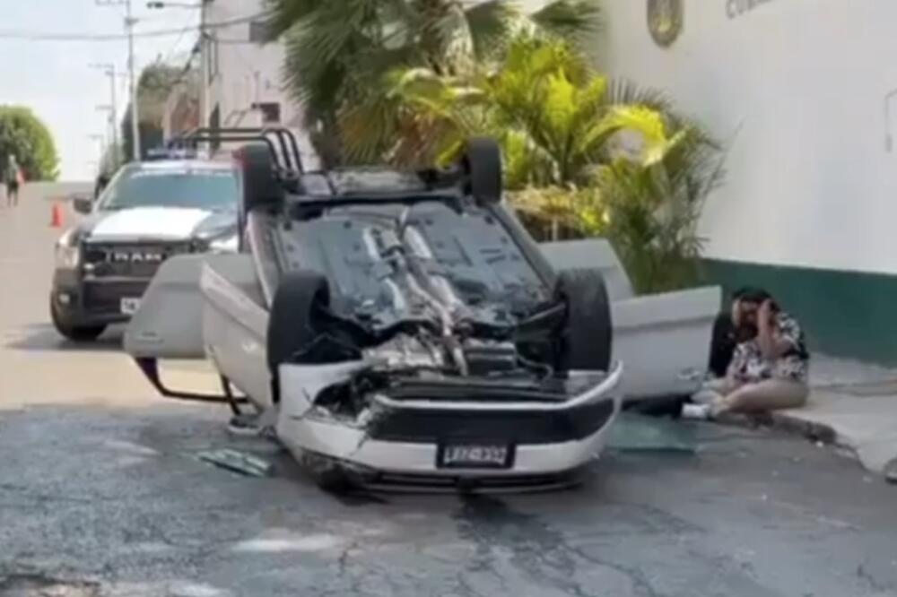 BIZARNO: Preživele tešku saobraćajnu nesreću, krvave ispuzale iz prevrnutog automobila pa uradile nešto ŠOKANTNO (FOTO/ VIDEO)