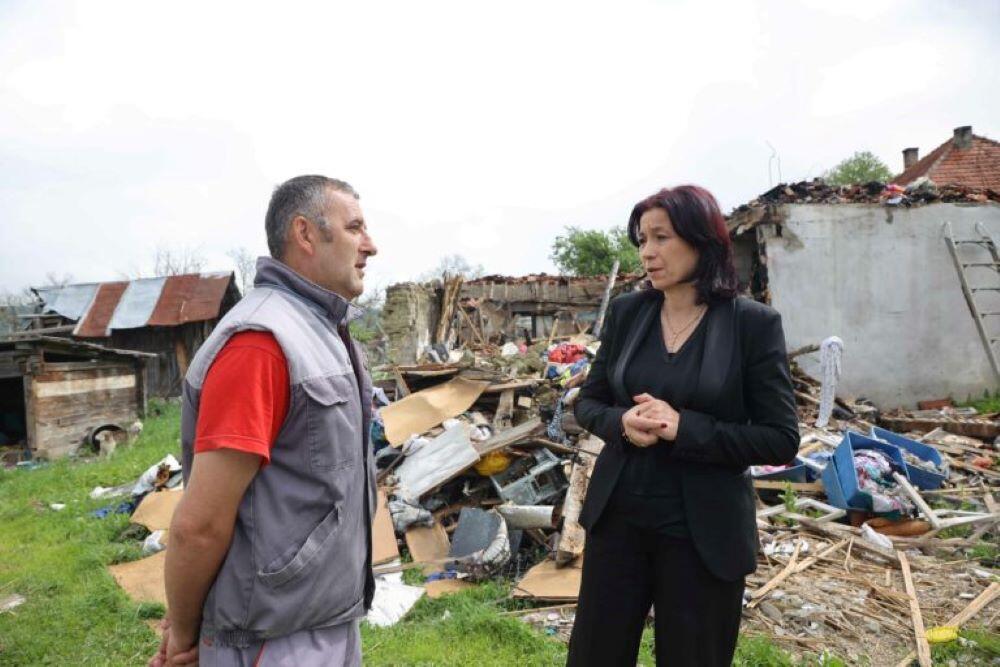 IZGUBILI SVE U POŽARU: Porodici Jojić grad Užice dao milion dinara pomoći za izgradnju nove kuće