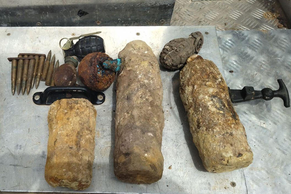 PRONAĐENE BOMBE U KRAGUJEVCU: Eksplozivna sredstva bezbedno uklonjena i uništena u kamenolomu