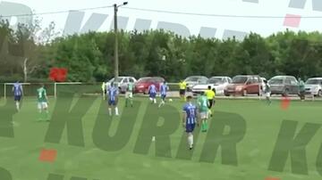 Snimak incidenta koji je zaprepastio Srbiju: Huligan utrčao na teren i brutalno premlatio golmana (16)