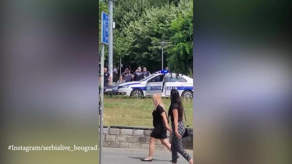 Hapšenje ispred Hrama potera u Beogradu dvadeset policajaca uhapsilo osumljičenog