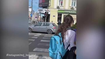 DRAMA U CENTRU BEOGRADA: Mladić i devojka davili čoveka na ulici kod Vukovog spomenika!