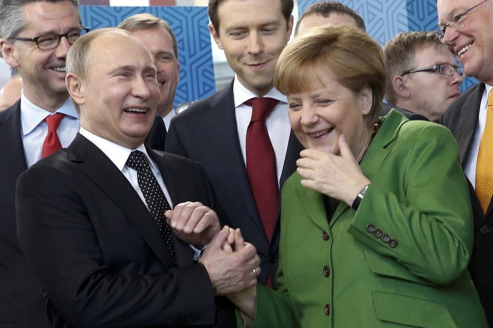 Angela Merkel tražila od Vladimira Putina da prizna predsedničke izbore u Ukrajini Foto Reuters