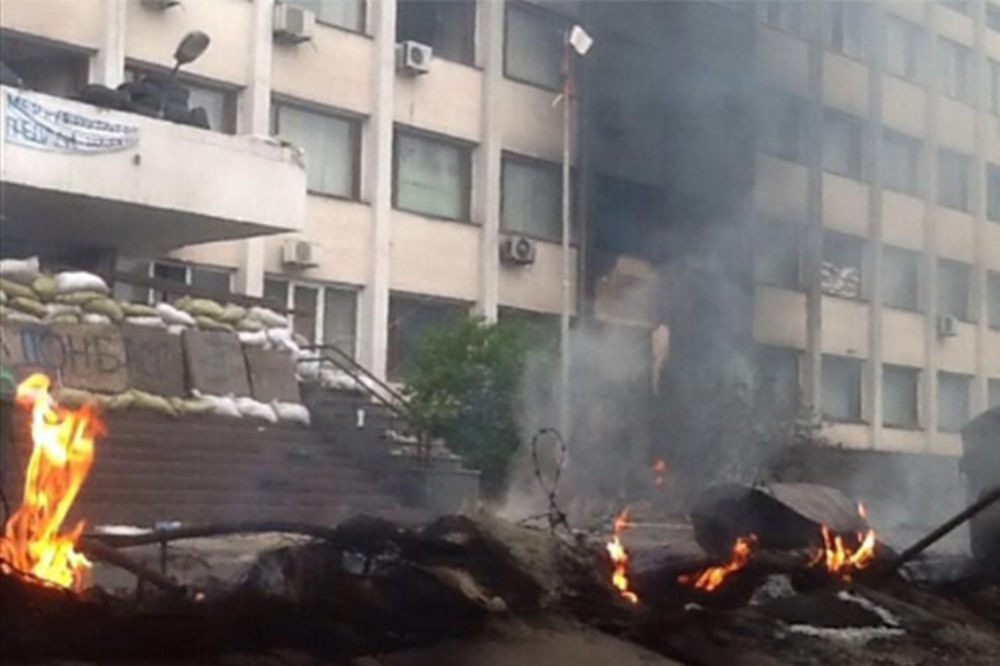 Marijupolje je nekoliko puta gorelo u napadu ukrajinskih snaga Foto Printscreen Twitter