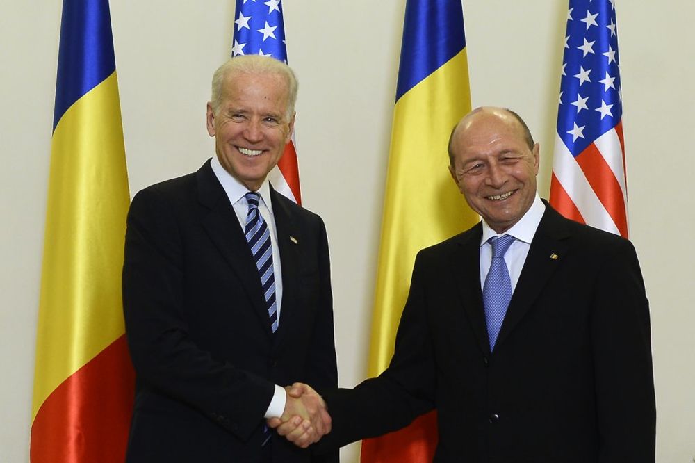 Džozef Bajden i Trajan Basesku Foto Reuters