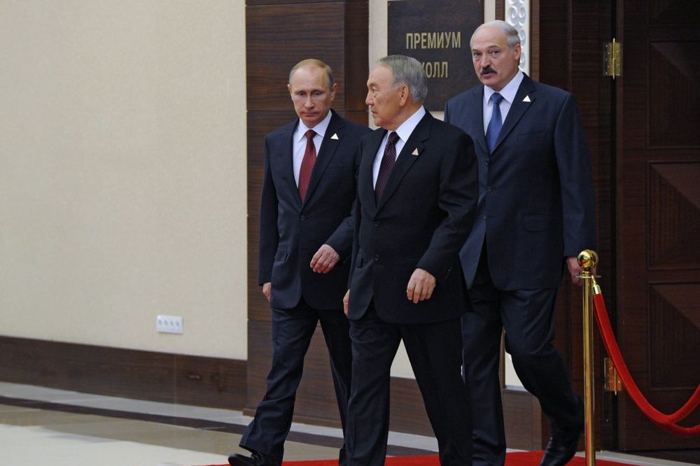 Vladimir Putin, Nursultan Nazarbajev i Aleksandar Lukašenko Foto AP