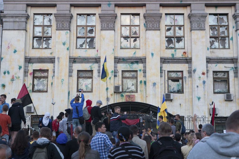 Subotnji napad na ambasadu Rusije u Kijevu Foto Reuters