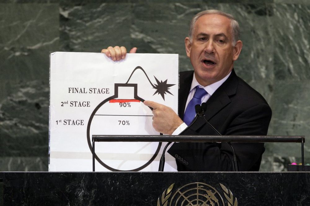Benjamin Netanijahu pre tri godine u UN sa crtežom za neupućene (Foto: AP)