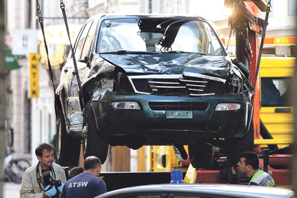 Rizvanovićev auto posle horora u centru Graca (Foto: Fonet/AP)