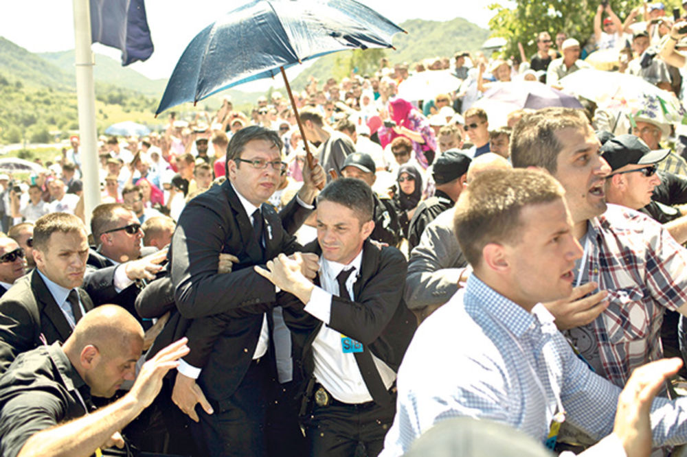 Aleksandar Vučić u Potočarima (Foto: Beta/AP)