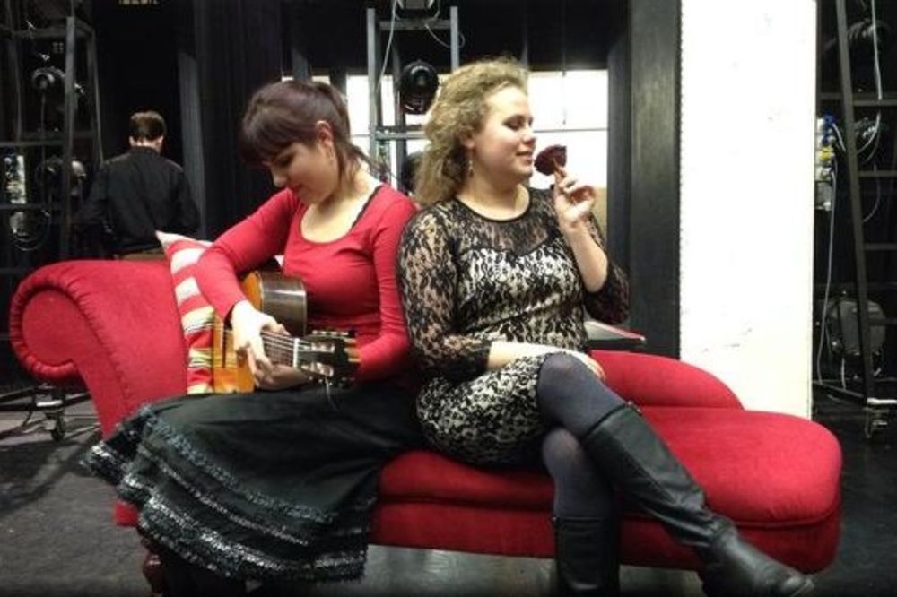 Veronika je pesme otpevala uz pratnju gitare Jelene Ratković... Foto Facebook